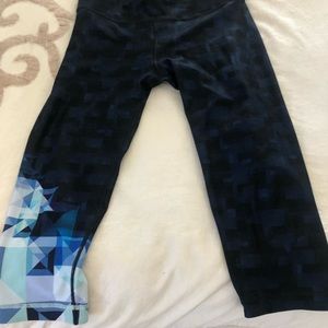 Wish brand peloton crop leggings. Reversible.